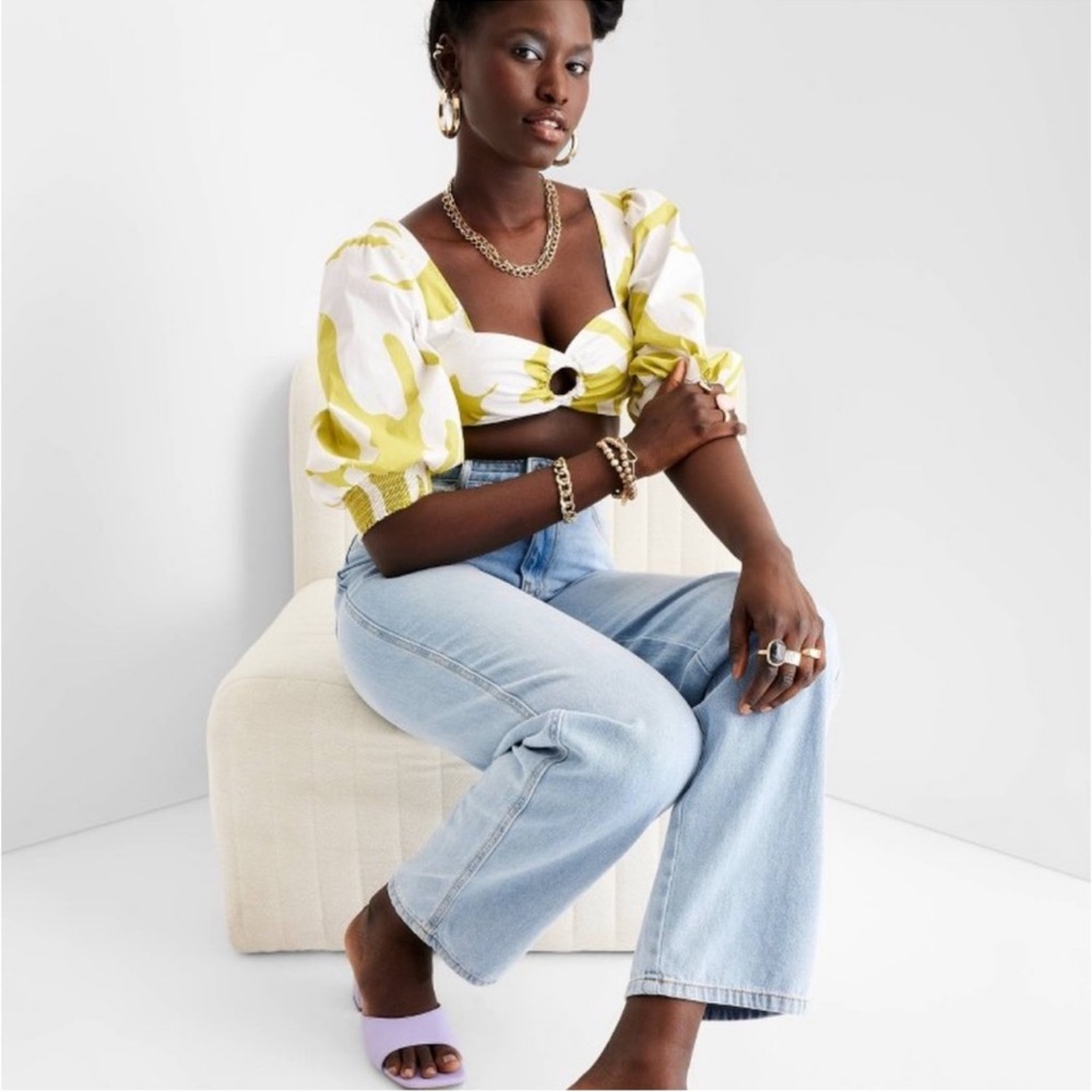 NWT Women's Puff Elbow Sleeve Cut Out Crop Top Future Collective White/Olive XXL - Picture 3 of 4